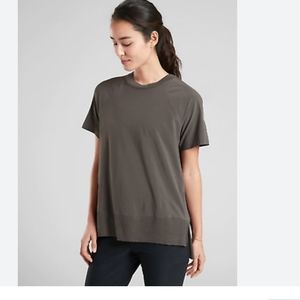 Athleta Zephyr Top Tee Shirt Gray Olive Shortsleeve Active Hi-Low Size XS